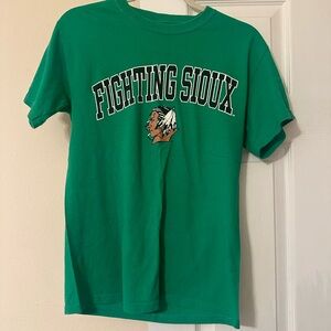 FIGHTING SIOUX -  Heavy Cotton T-Shirt